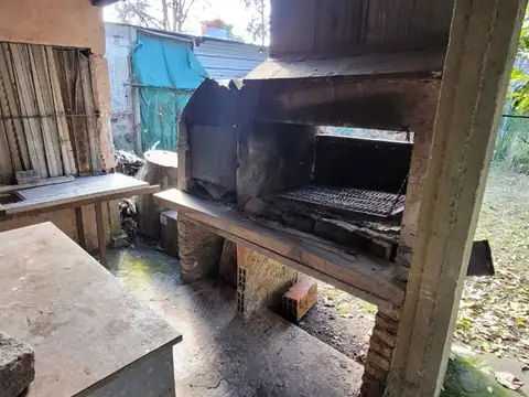CASA QUINTA CON PARRILLA Y QUINCHO