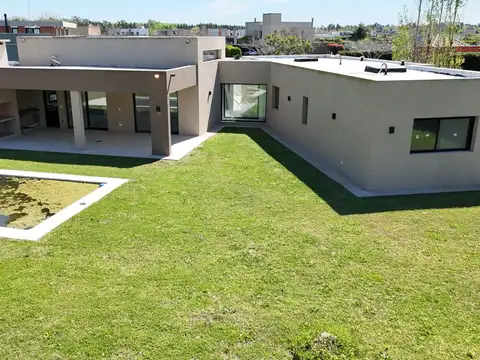 Casa 4 ambientes con 4 baños