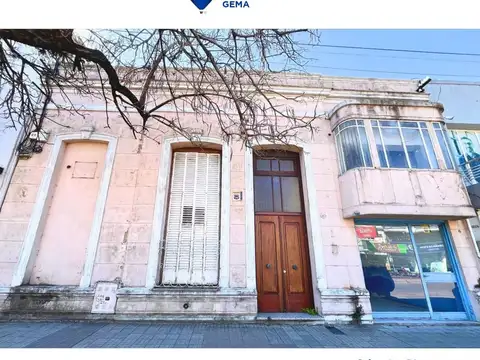  Casa con local comercial en plena Av. España 