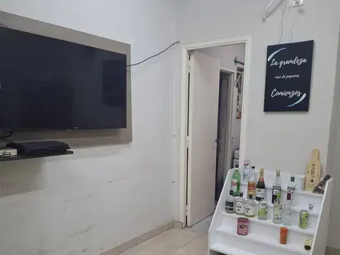 MONOAMBIENTE C/ TECHO DE GRAN ALTURA.