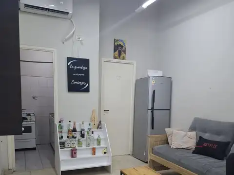 MONOAMBIENTE C/ TECHO DE GRAN ALTURA.