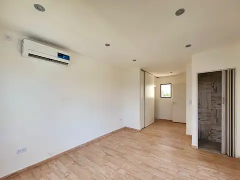 Casa en Venta con 4 cocheras