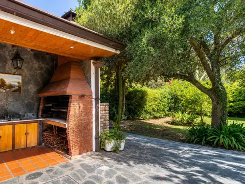 Casa 5 ambientes con 4 baños