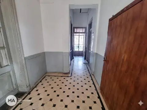 Casa 7 ambientes con 2 baños