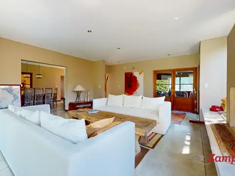 Casa en Venta con 3 cocheras