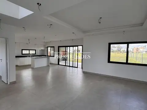 Casa 5 ambientes con 3 baños