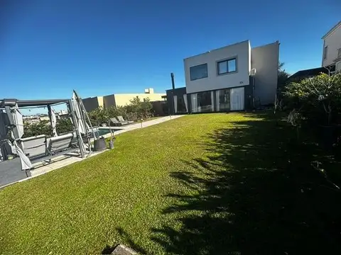 Casa en Santa Elena, Pilar del Este