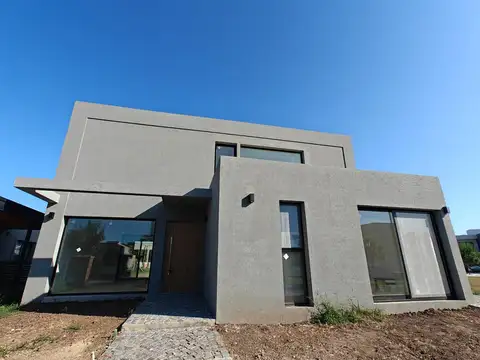 Casa en Pilar del Este Santa Lucia