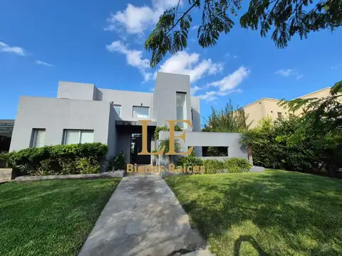 Casa en Venta en El Canton, USD 320.000