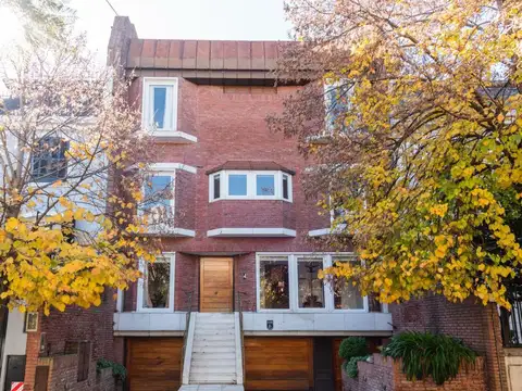 Casa en venta, 10 ambientes, Barrio Parque, 5 cocheras, pileta