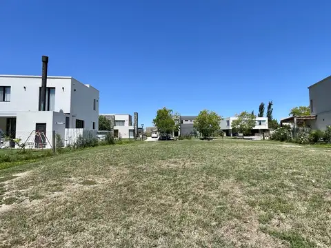 LOTE EN BARRIO GOLF DE EL CANTON ESCOBAR - AL GOLF