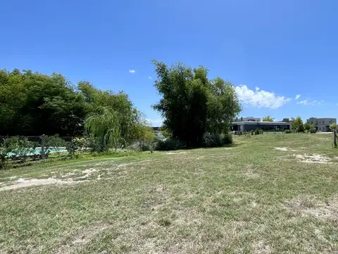 Terreno en Venta en El Cantón - Barrio Golf, USD 90.000