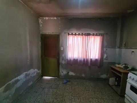 CASA A REFACCIONAR | CASTELAR NORTE | A CUADRAS DEL ACCESO OESTE