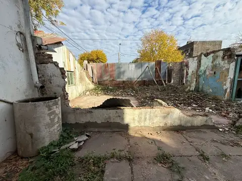 SE VENDE TERRENO EN LAS FLORES