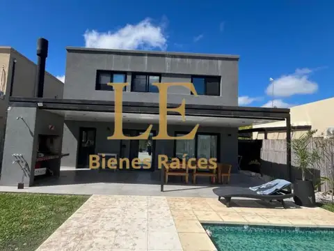 Casa 4 ambientes con 3 baños