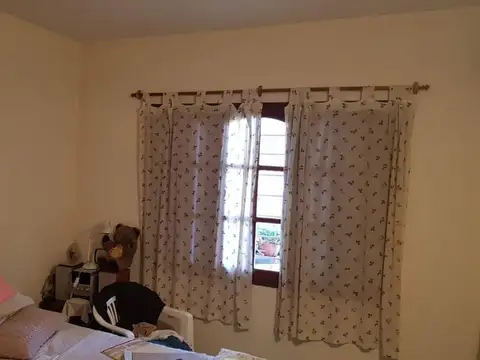 Casa 8 ambientes con 3 baños