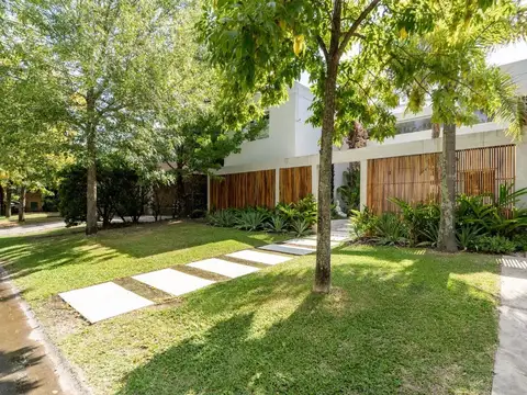 VENTA CASA 8 AMBIENTES SANTA MARIA DE TIGRE