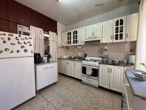 Casa 5 ambientes con 2 baños