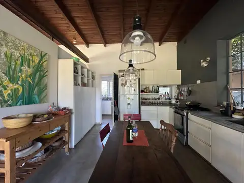 Casa en Alquiler con 2 cocheras
