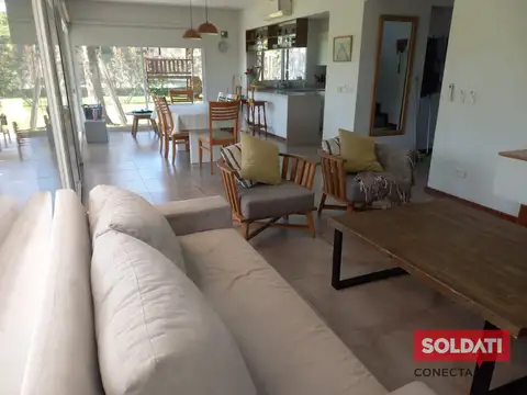 Casa en Alquiler Temporal con 2 cocheras