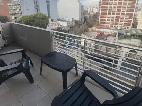 Venta departamento 3 ambientes. Balcón al frente. Caballito.