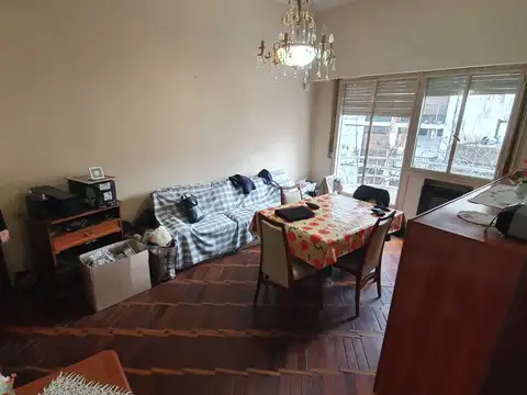SEMIPISO 3 AMBIENTES AL FRENTE CON BALCON - BAJAS EXPENSAS - A METROS DE AV. RIVADAVIA