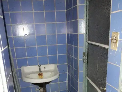 Galpón en Propiedad horizontal. A 2 cuadras de Av. Constituyentes y 3 de Gral. Paz. Jardin de 142 mt