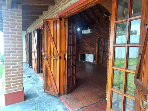 Casa 4 ambientes con 2 baños