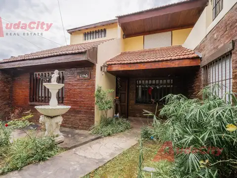 Casa 8 ambientes en Venta en Centro De Lujan
