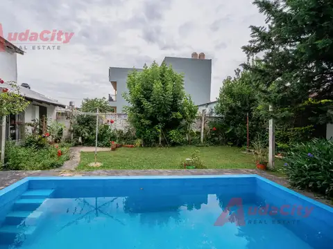 Casa 8 ambientes con 3 baños