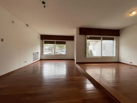 Oficina en Alquiler en Cerro De Las Rosas, $ 2.300.000