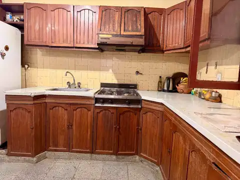 Casa 4 ambientes con 2 baños