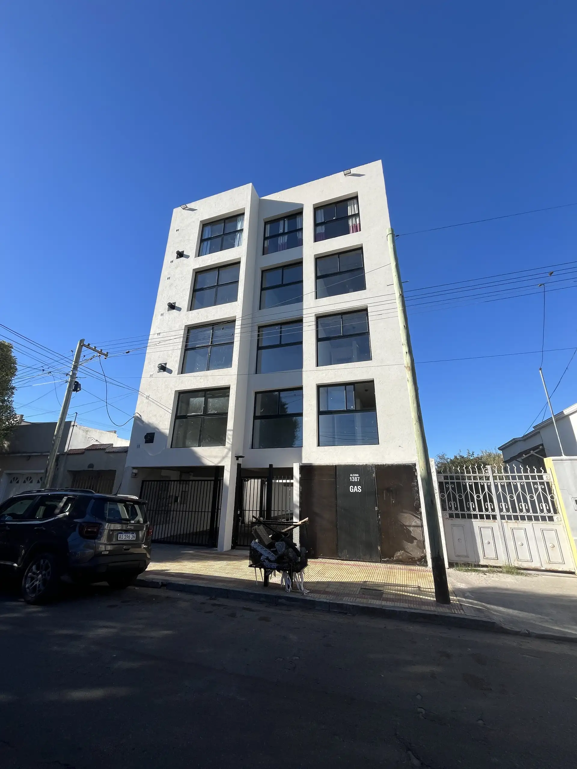 Departamento a estrenar en Alsina al 1300 con cochera – 3 ambientes