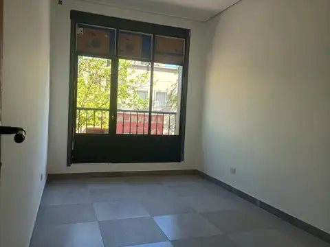Oficina 4 ambientes con 1 baño