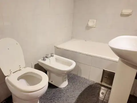 EXCELENTE 2 AMBIENTES CON BALCON CORRIDO AL FRENTE