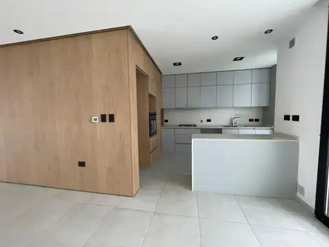 Duplex en Alquiler! En Campo Chico! Seguidad! Categoría!