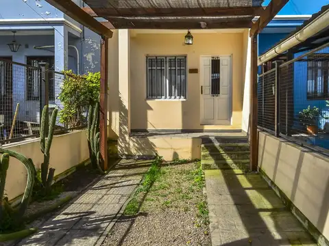 Casa 3 ambientes con 1 baño