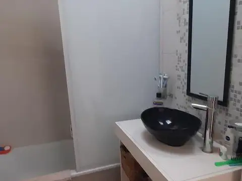 Casa en Alquiler con 2 cocheras
