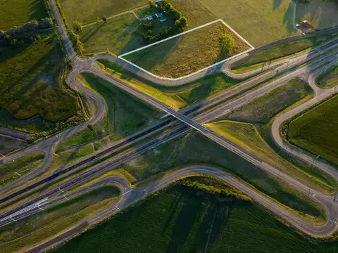 Lote 27.000 m2 equina Autopista y acceso Duggan