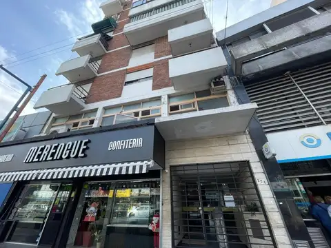 Morón Sur, departamento 3 ambientes con balcón céntrico