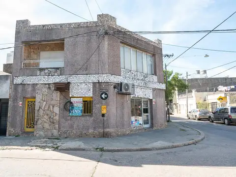 Venta casa de 2 plantas  barrio Azcuénaga, Rosario