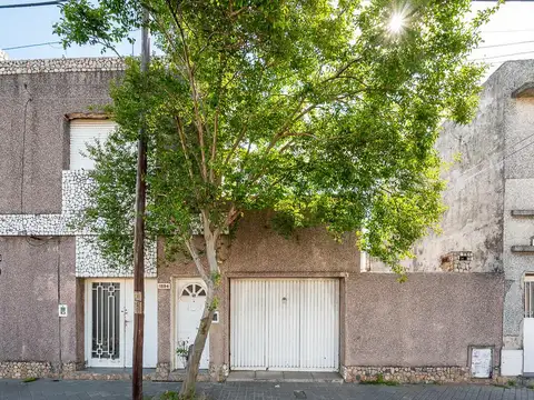 Venta casa de 2 plantas  barrio Azcuénaga, Rosario
