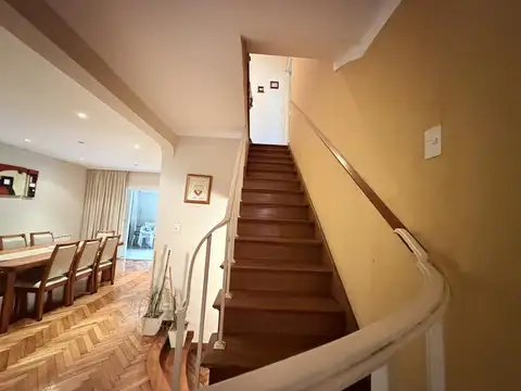 Casa 5 ambientes con 2 baños