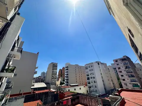 VENTA MONOAMBIENTE ALMAGRO LUMINOSO