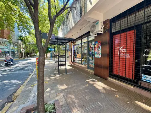 Venta de Local en Sáenz Peña, Tres de Febrero