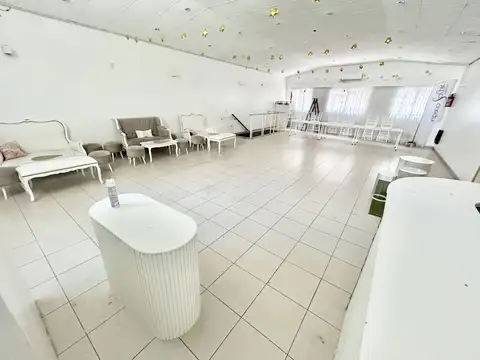 LOCAL PLANTA ALTA + TERRAZA DE 180 METROS - APTO TODO RUBRO