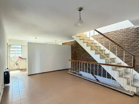 Venta casa de pasillo en planta alta – Barrio Abasto, Rosario