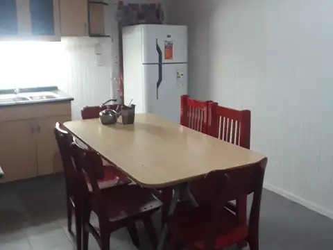 Casa en Alquiler con 3 cocheras