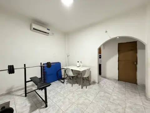 Casa 3 ambientes con jardín y terraza