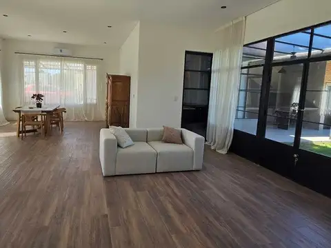 CASA EN VENTA 4 AMB.  BARRIO LOS TALAS, EZEIZA